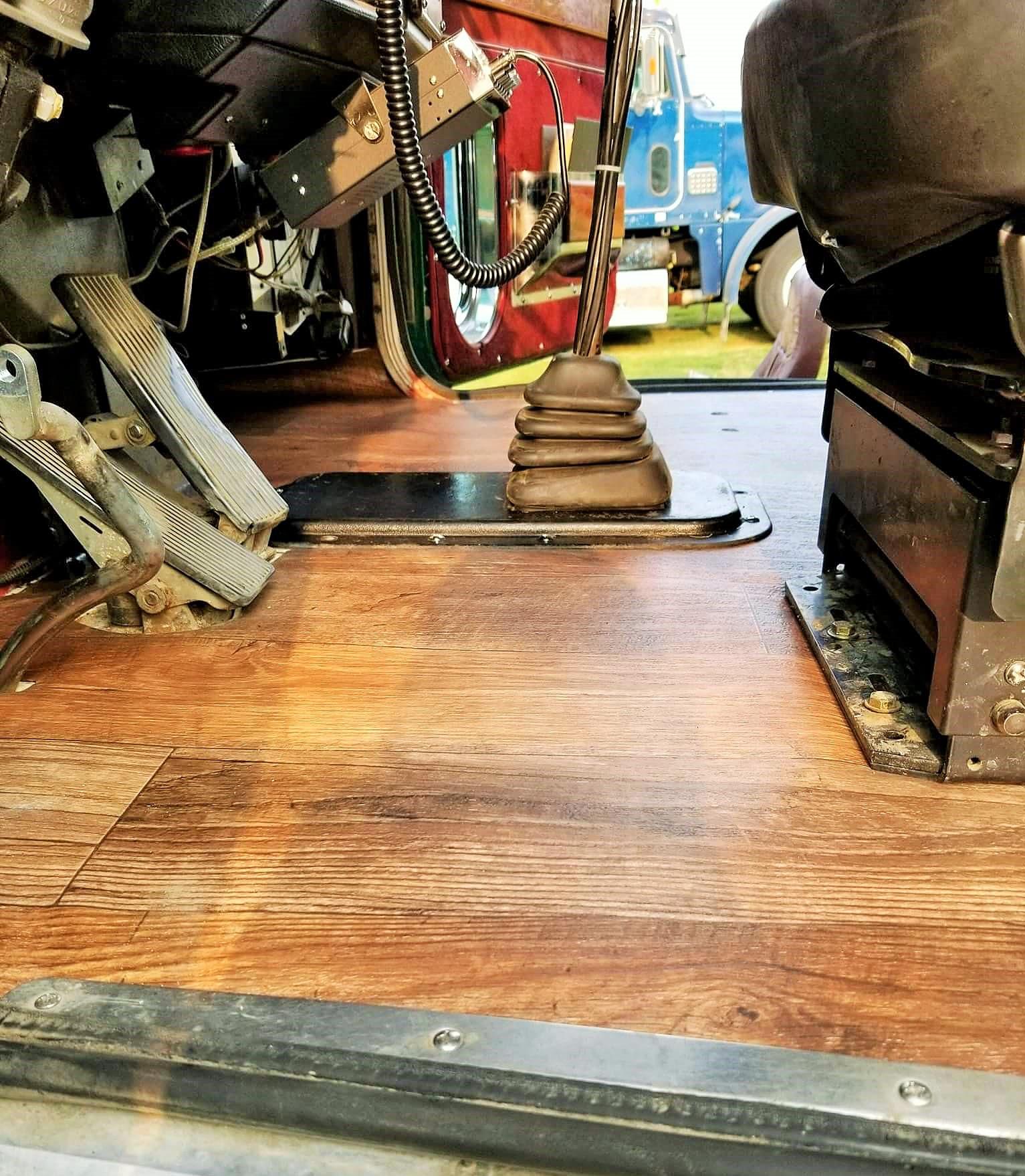 B Ray S Flooring Brings Vinyl Treatments To Semi Trucks